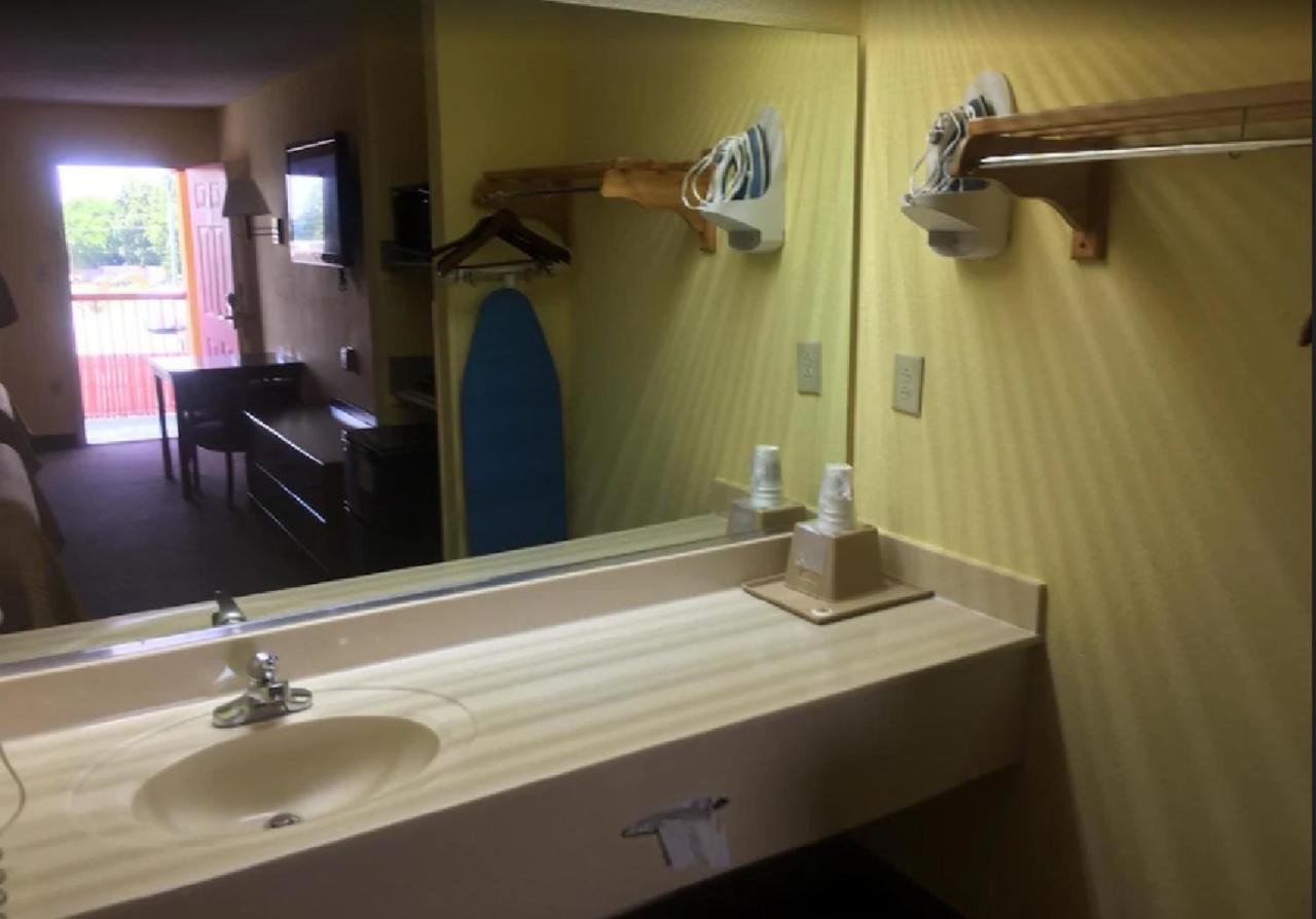 Budget Inn & Suites Hawkinsville Bagian luar foto